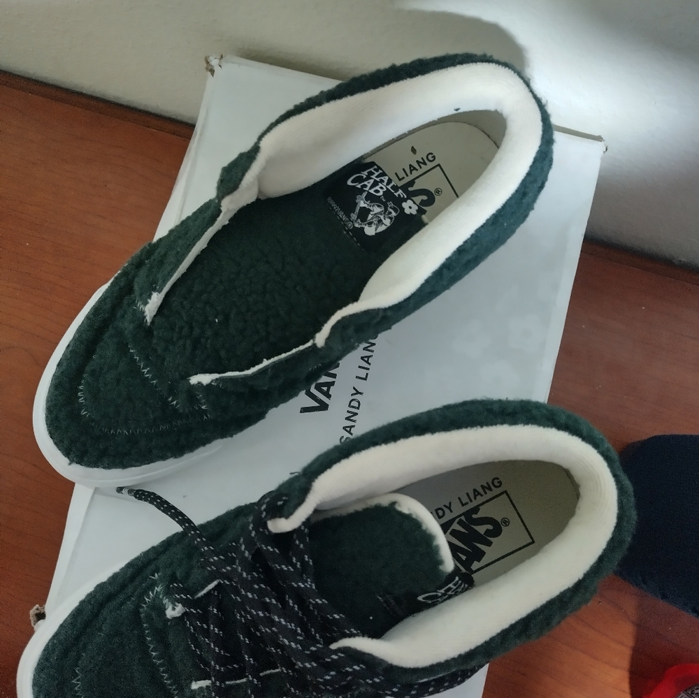 Vans - Picture 2 of 2